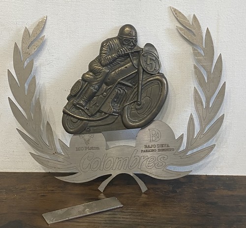 Custom trophy motorcycle - À,
